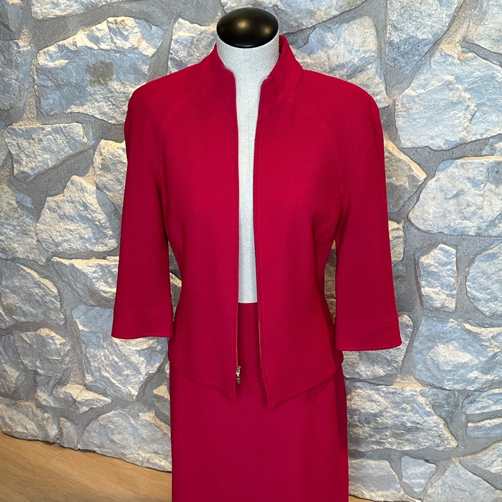 St John knit skirt & jacket suit size 8